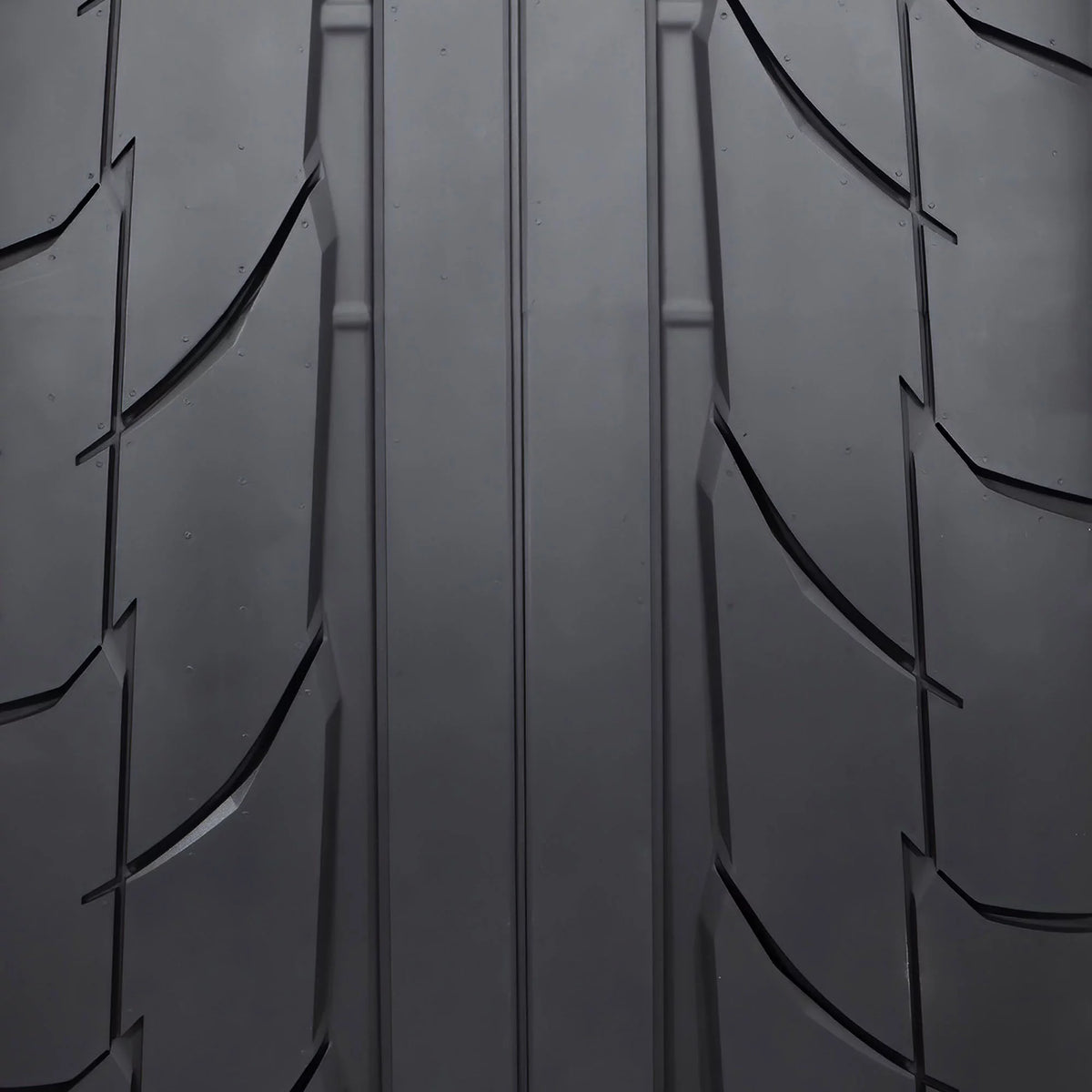 345/30R19 105W Passenger Tire F707